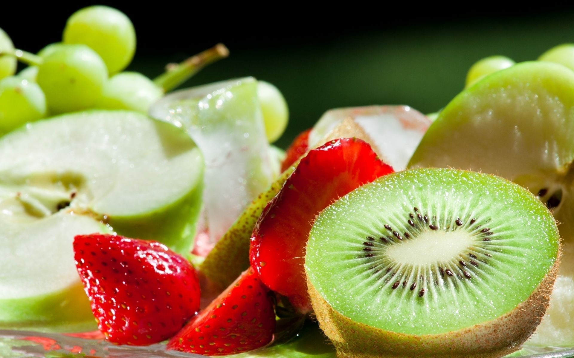 berries fruit food juicy kiwi sweet health strawberry healthy confection nutrition tropical delicious berry diet vitamin refreshment summer freshness juice