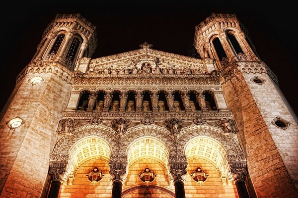 An old building with beautiful architecture