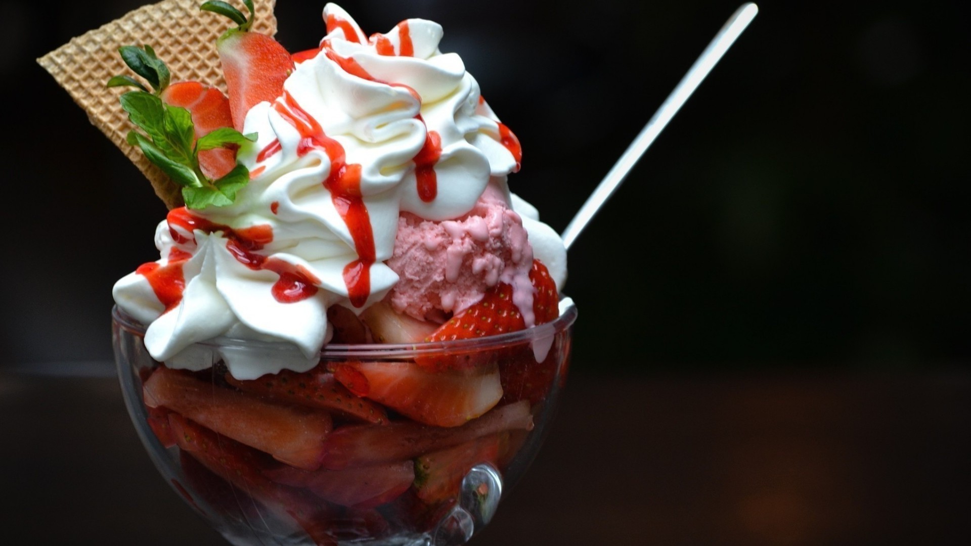 cream sweet chocolate vanilla delicious fruit food strawberry ice creamy refreshment sugar dairy product berry whipped cream scoop cold frozen mint