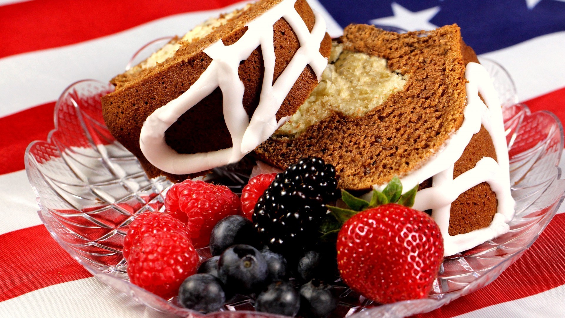 sweet chocolate delicious food cake cream fruit pastry sugar epicure berry refreshment tasty raspberry homemade plate breakfast goody cookie